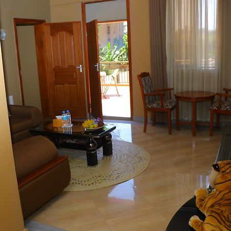 Lush Garden Hotel Arusha Bagian luar foto