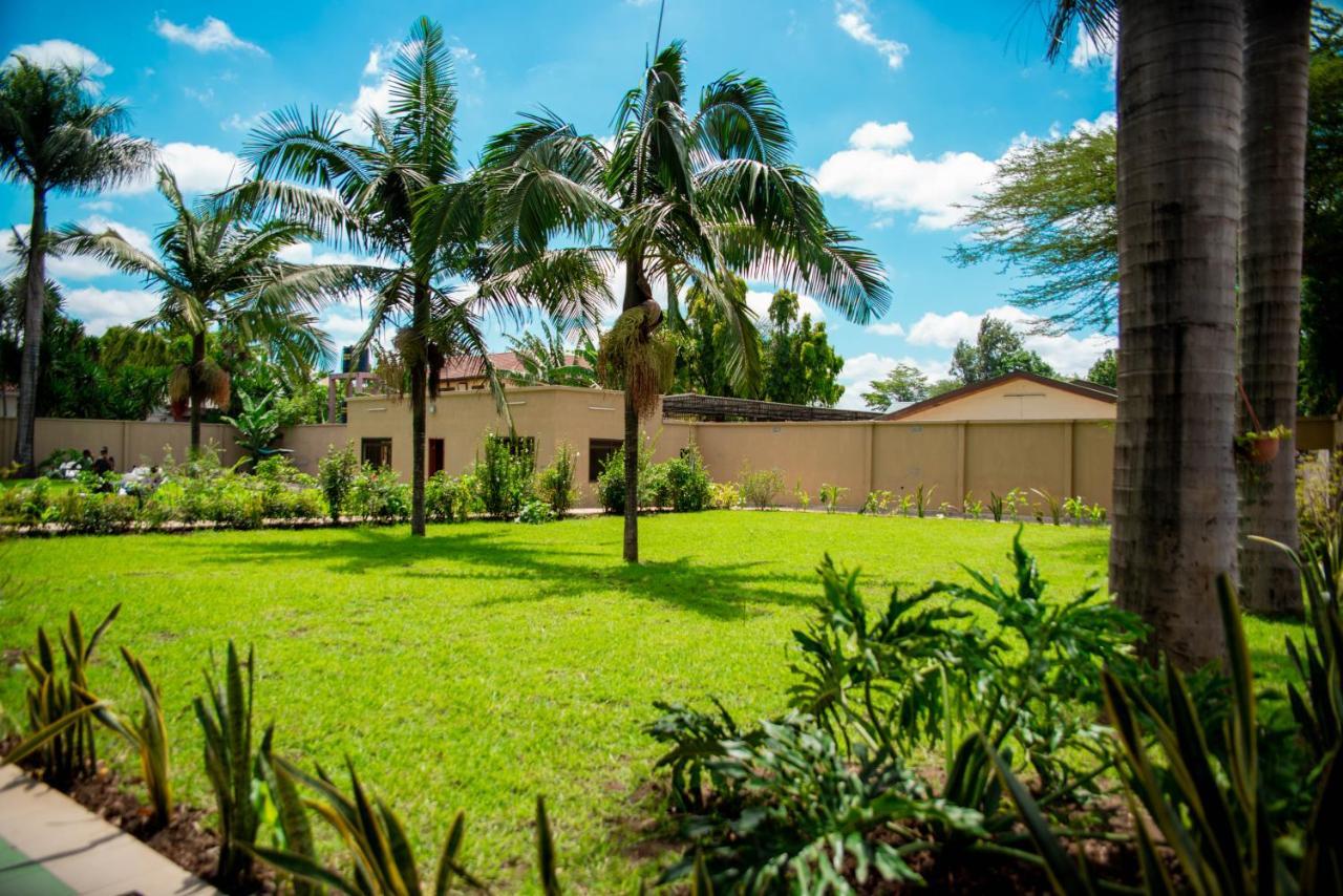 Lush Garden Hotel Arusha Bagian luar foto