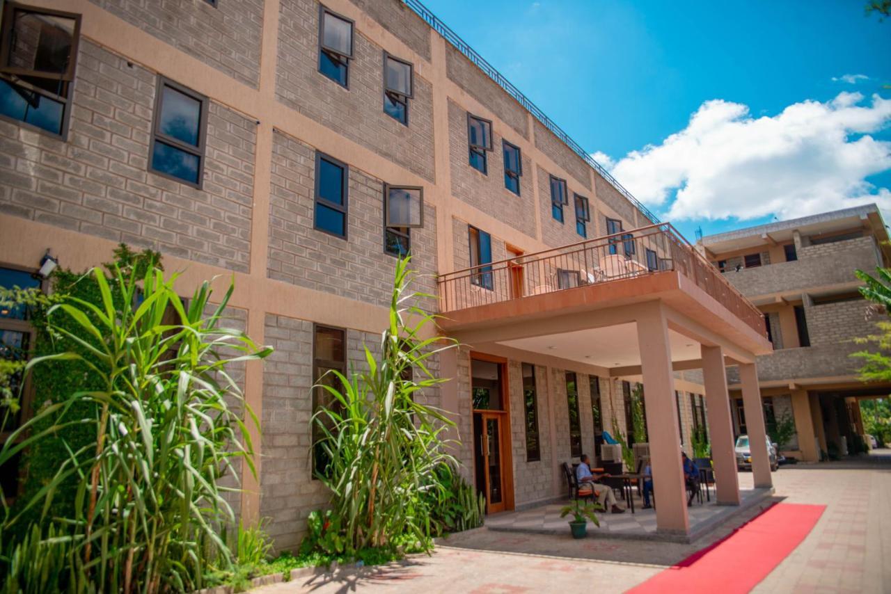 Lush Garden Hotel Arusha Bagian luar foto