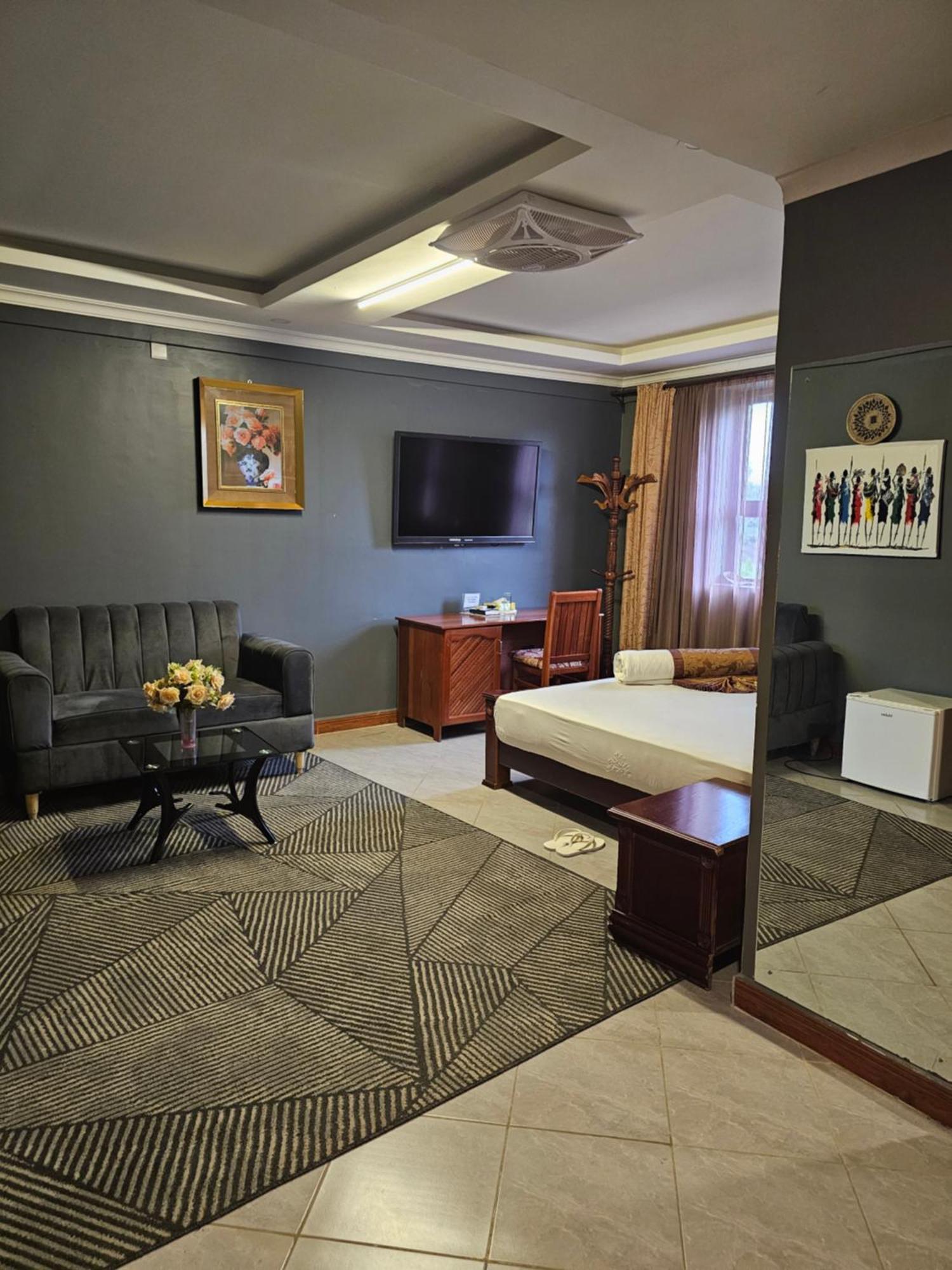 Lush Garden Hotel Arusha Bagian luar foto