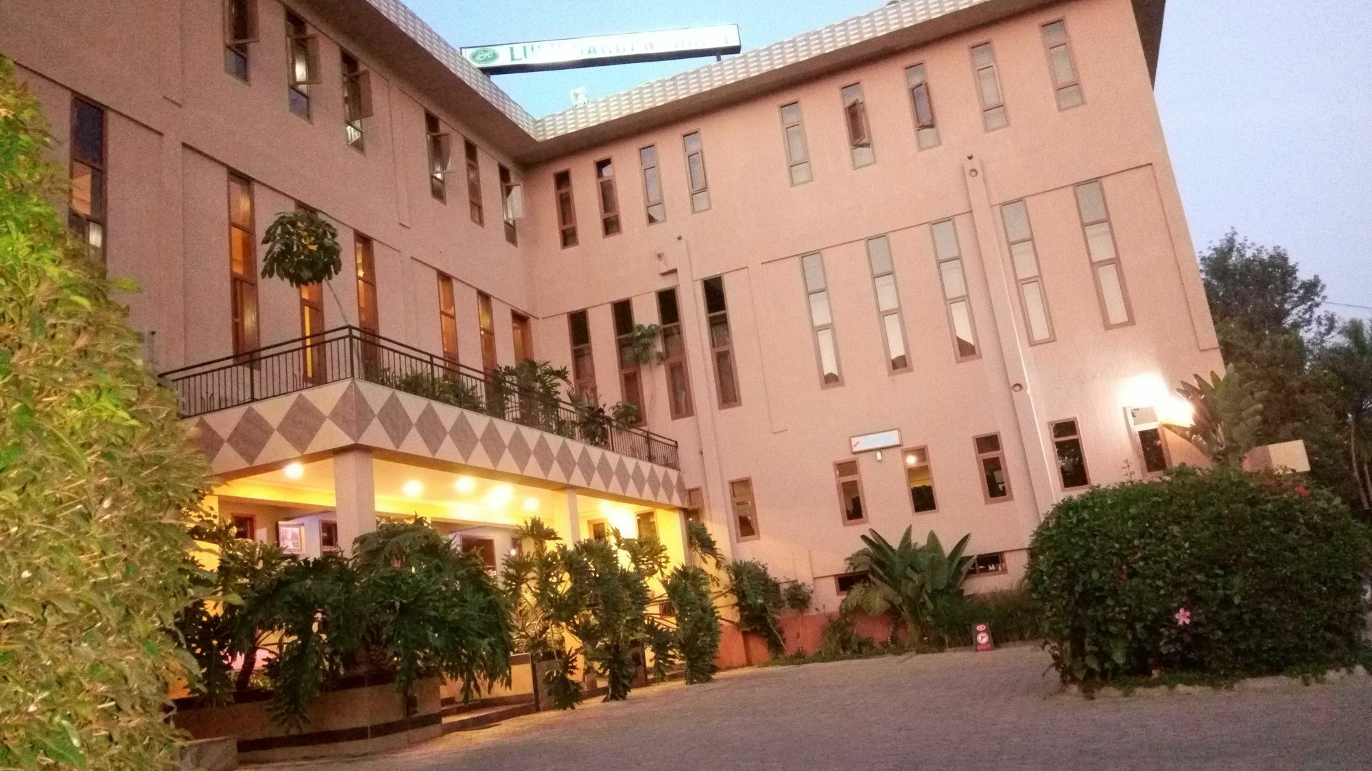 Lush Garden Hotel Arusha Bagian luar foto