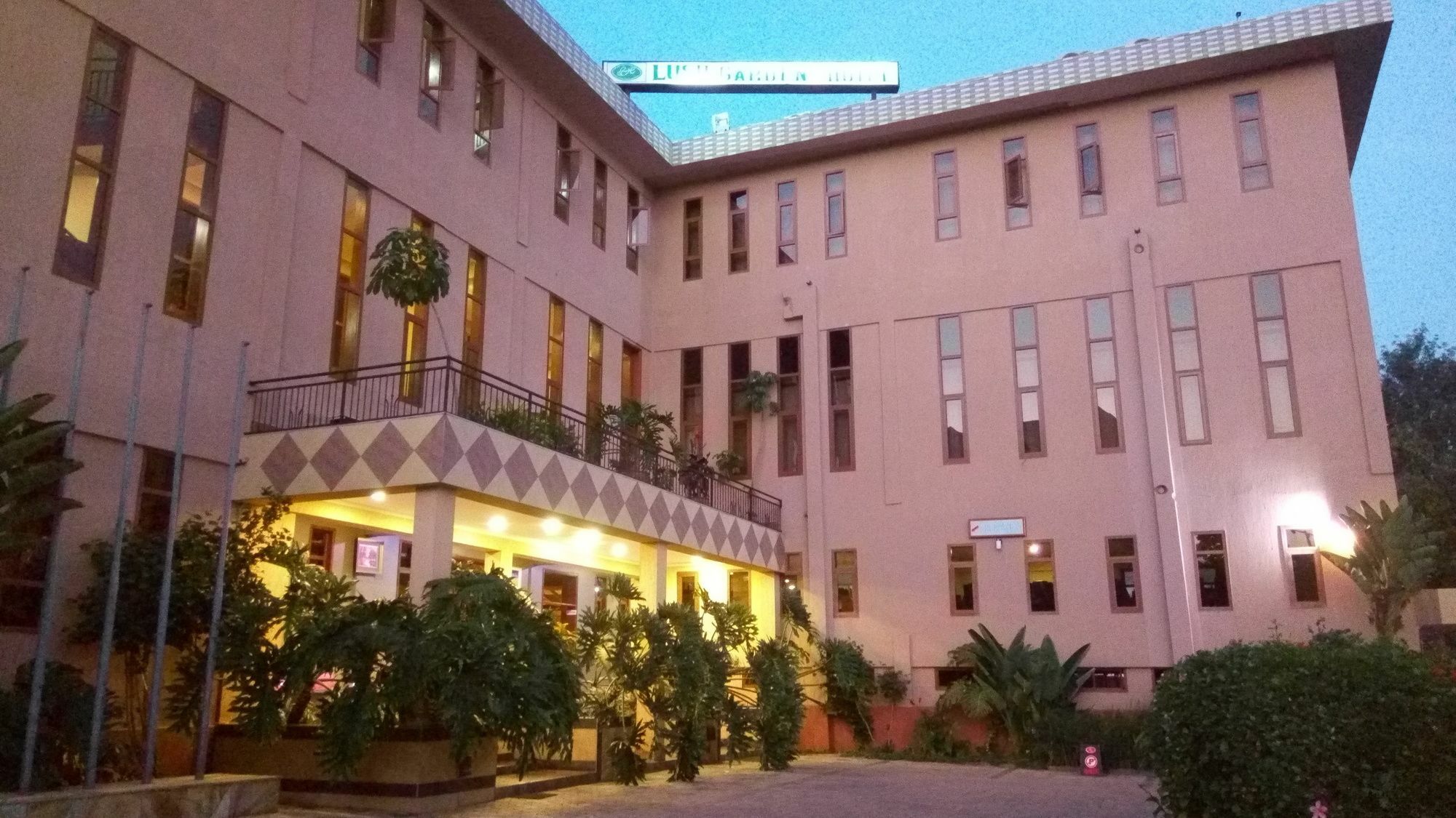 Lush Garden Hotel Arusha Bagian luar foto