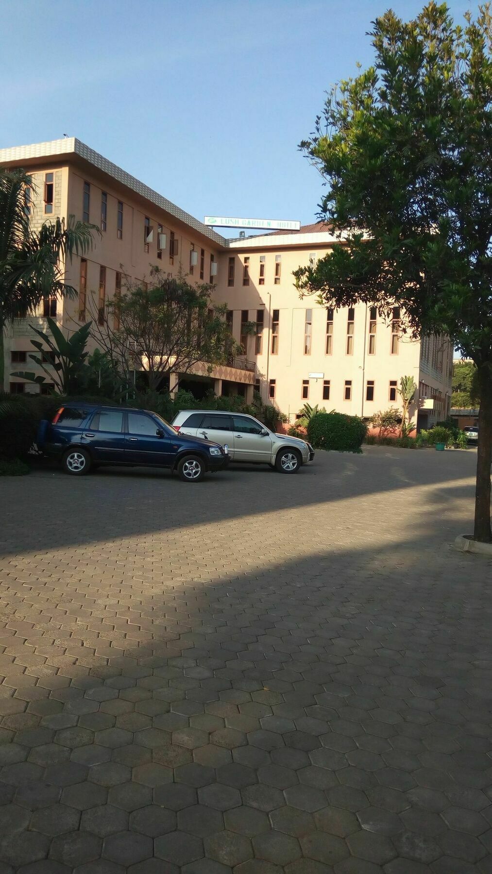 Lush Garden Hotel Arusha Bagian luar foto